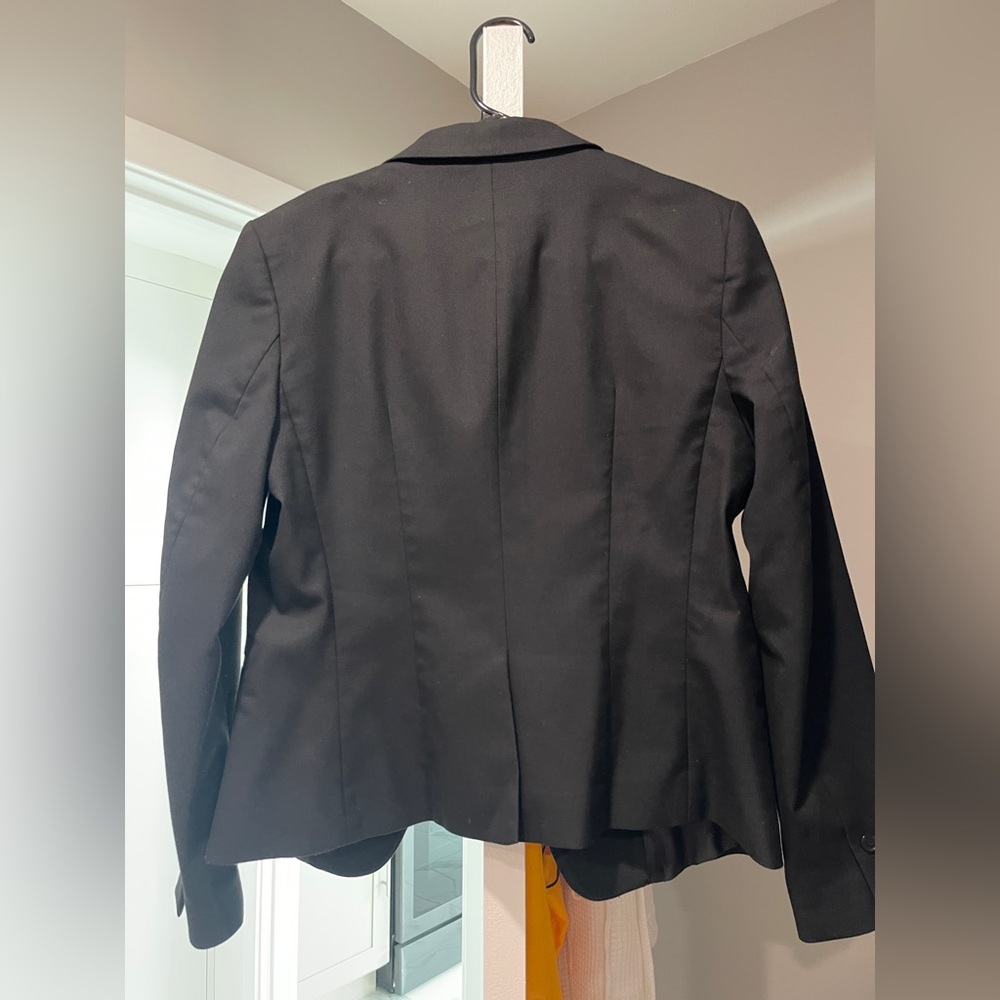 H&M Women's Fitted Black Blazer - Picture 3 of 4